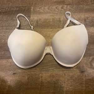 white Victoria’s Secret bra size 36DD